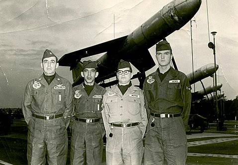 Crew #2-10 (Wildermuth, Meleady, Werde & Berg) Crew 2-10 - Elwood Wildermuth, Bob Meleady, Martin Werde & Robert Berg (photo courtesy of Martin Werde)